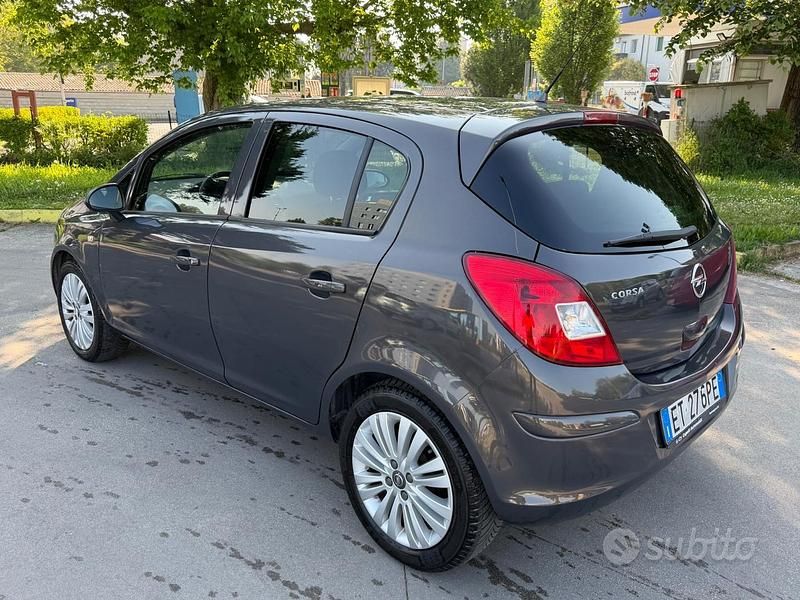 Usata Opel Corsa 86 CV (63 kW) 2013 Grigio Utilitaria