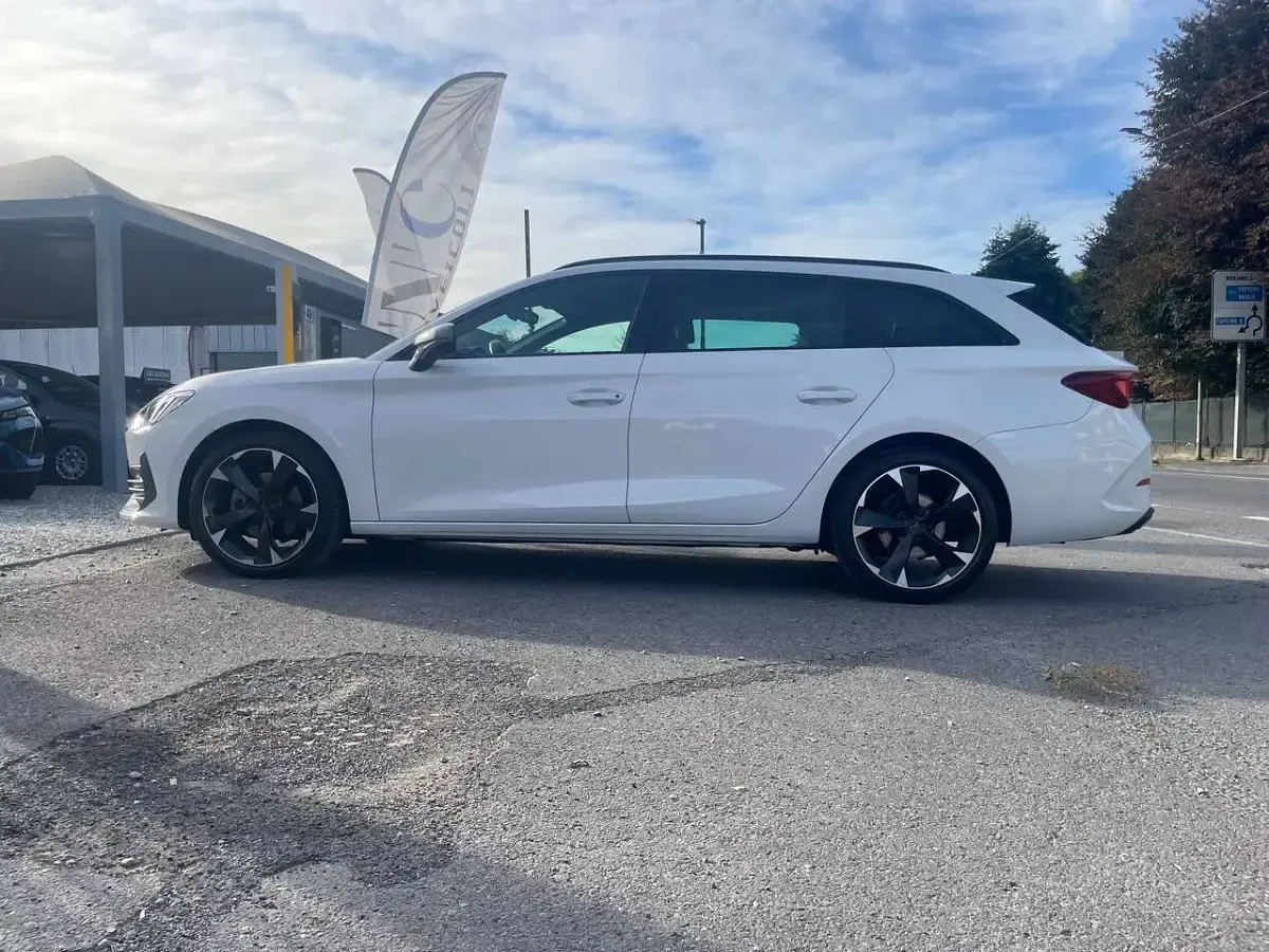 Usata Cupra Leon 150 CV (110 kW) 2024 Bianco Station wagon