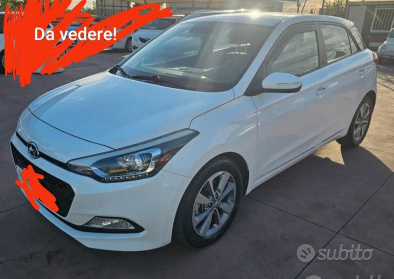 Grigio Usata 2014 Hyundai i20 Tre volumi | 7850 € (Molto cara) - Immagine 1/3