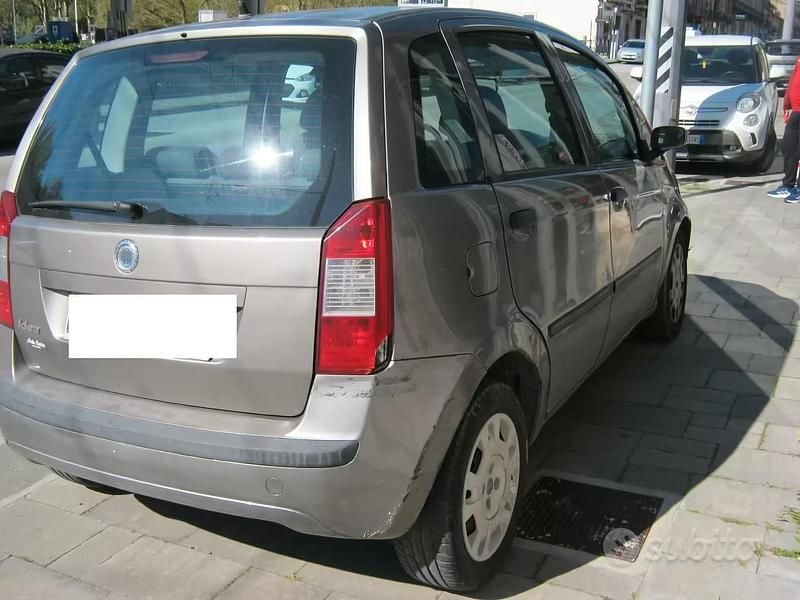 Usata Fiat Idea Dynamic 70 CV (51 kW) 2006 Giallo Monovolume
