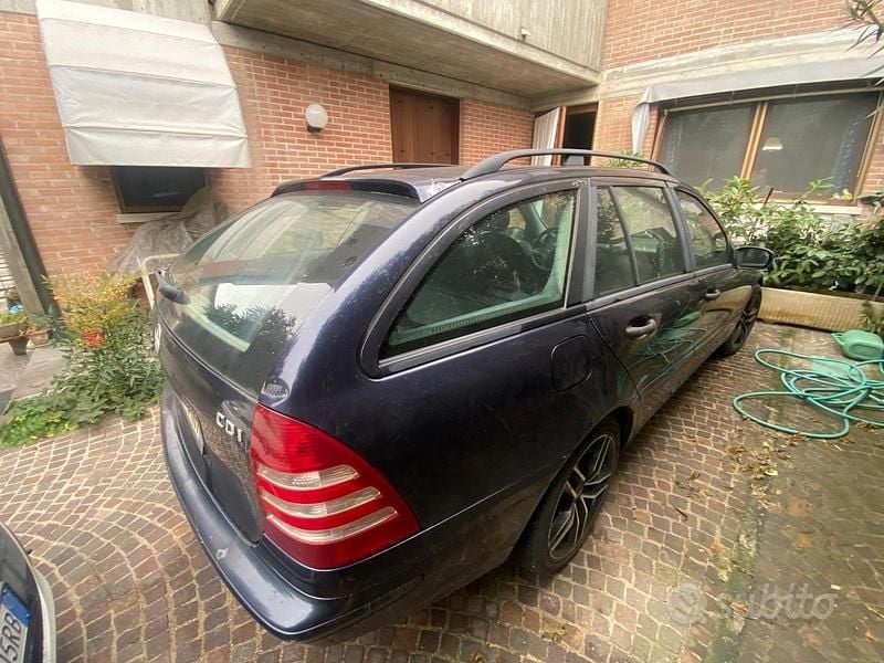 Usata Mercedes C220 143 CV (105 kW) 2003 Blu Station wagon