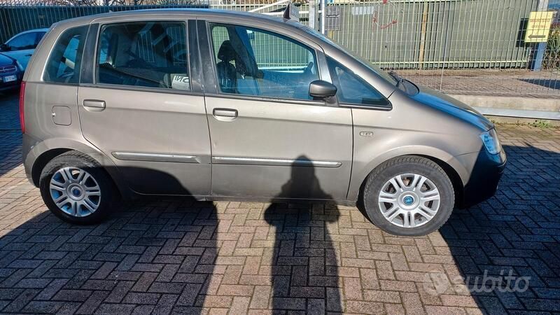 Usata Fiat Idea Dynamic 95 CV (69 kW) 2006 Oro Monovolume