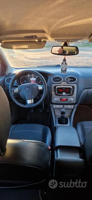 Usata Ford Focus Style 90 CV (66 kW) 2008 Nero Station wagon