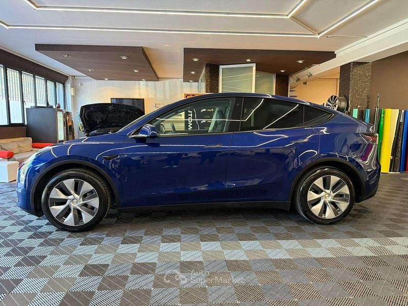 Usata Tesla Model Y Standard Range 152 kW (208 CV) 2023 Blu/azzurro SUV