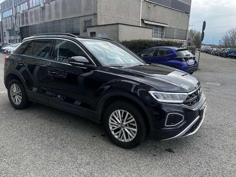 Usata VW T-Roc Life 110 CV (80 kW) 2022 Nero SUV