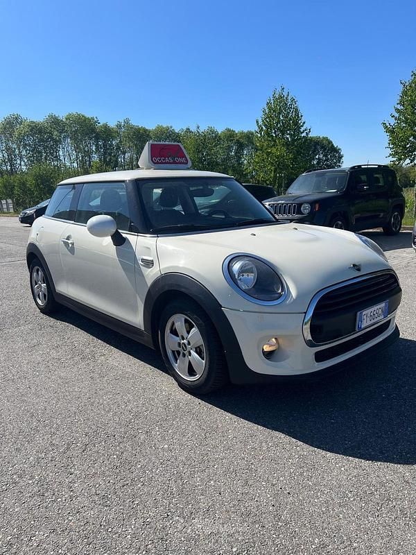 Usata Mini ONE 75 CV (55 kW) 2019 Beige Utilitaria