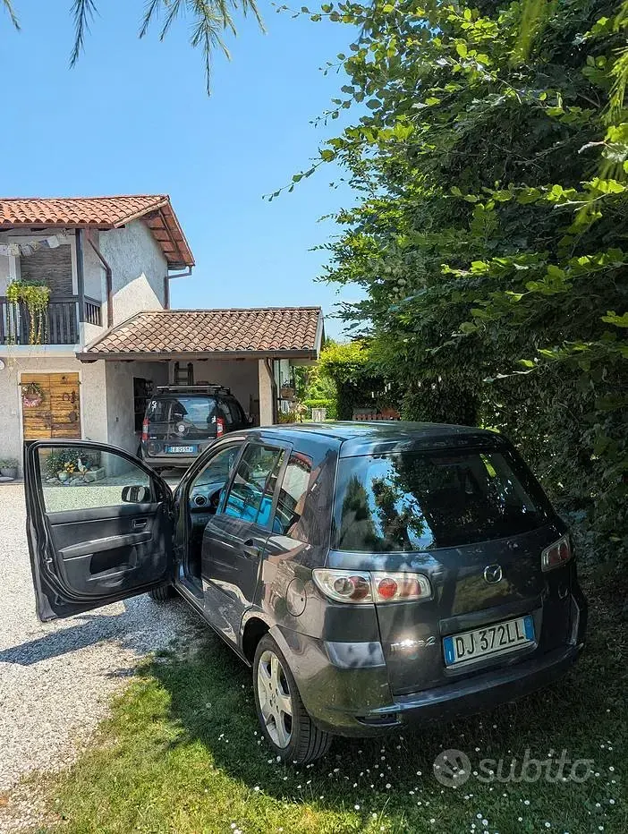 Usata Mazda 2 Style 68 CV (50 kW) 2007 Grigio Utilitaria