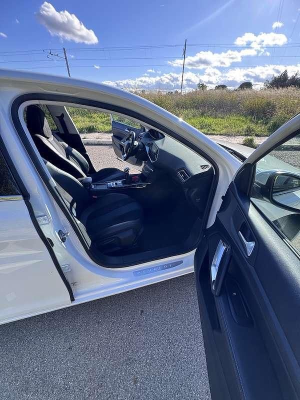 Usata 2018 Peugeot 308 Business-Line Tre volumi | 12.999 € (Cara) - Immagine 1/4