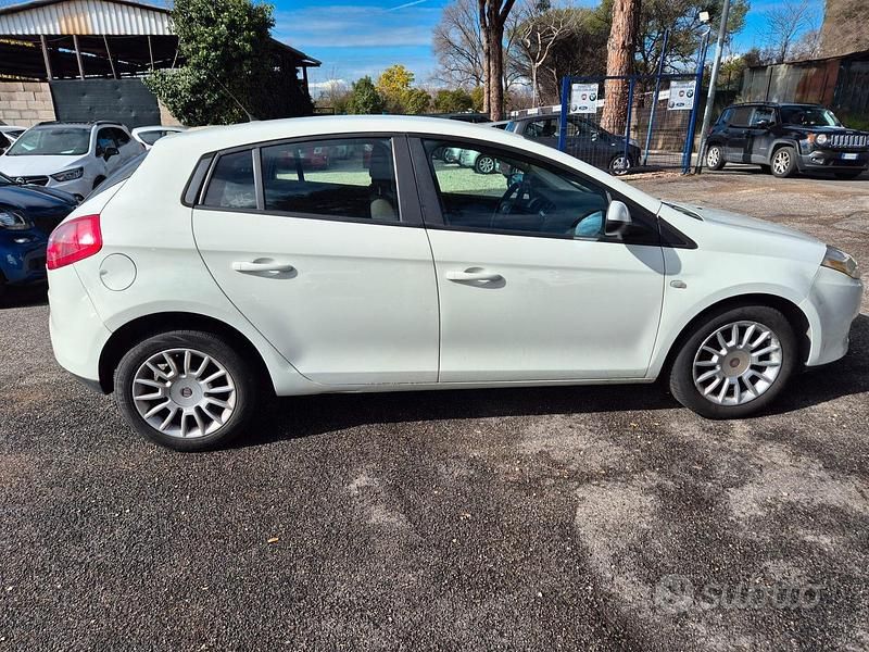 Usata Fiat Bravo Dynamic 89 CV (65 kW) 2010 Bianco Utilitaria