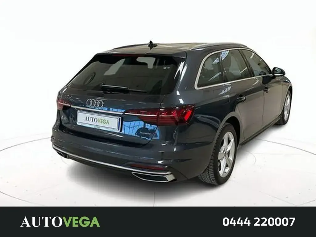 Usata Audi A4 Advanced 204 CV (150 kW) 2022 Grigio / pastello Station wagon