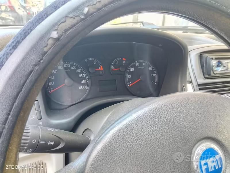 Usata Fiat Punto 80 CV (58 kW) 2004 Grigio Utilitaria