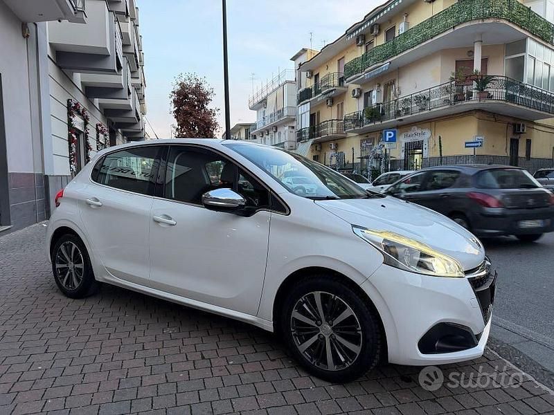 Usata Peugeot 208 Allure 82 CV (60 kW) 2017 Bianco Utilitaria