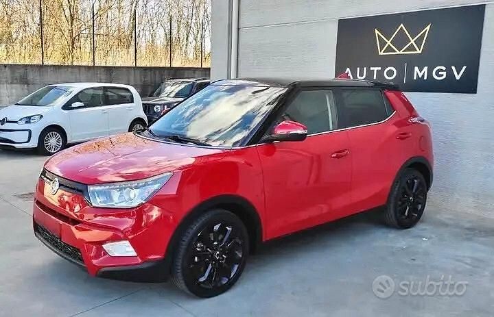 Usata Ssangyong (KGM) Tivoli 116 CV (85 kW) 2016 Rosso SUV