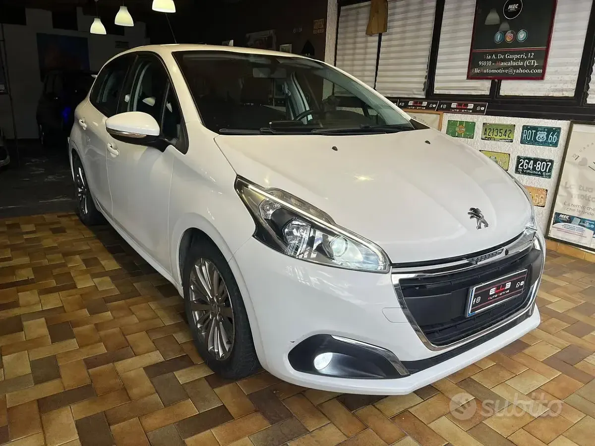 Usata Peugeot 208 75 CV (55 kW) 2018 Bianco Utilitaria