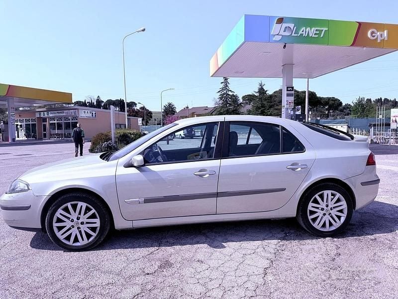 Usata Renault Laguna II Initiale 119 CV (87 kW) 2005 Grigio Berlina