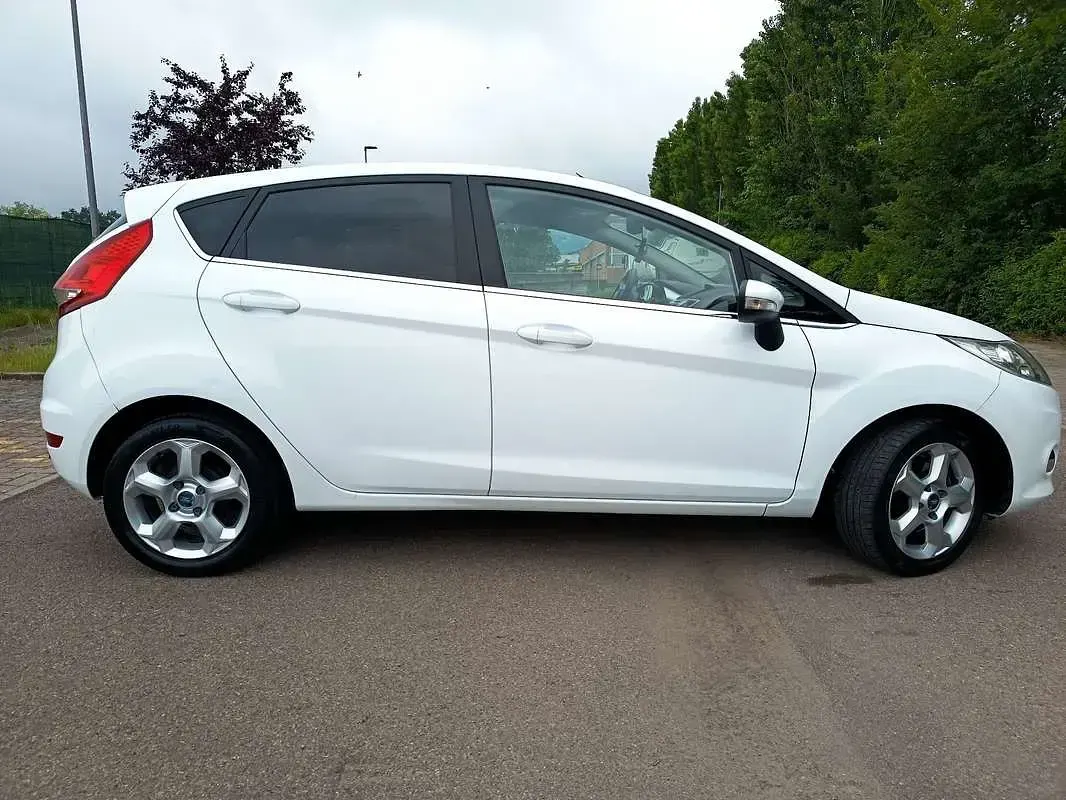 Usata Ford Fiesta Titanium 95 CV (69 kW) 2010 Berlina