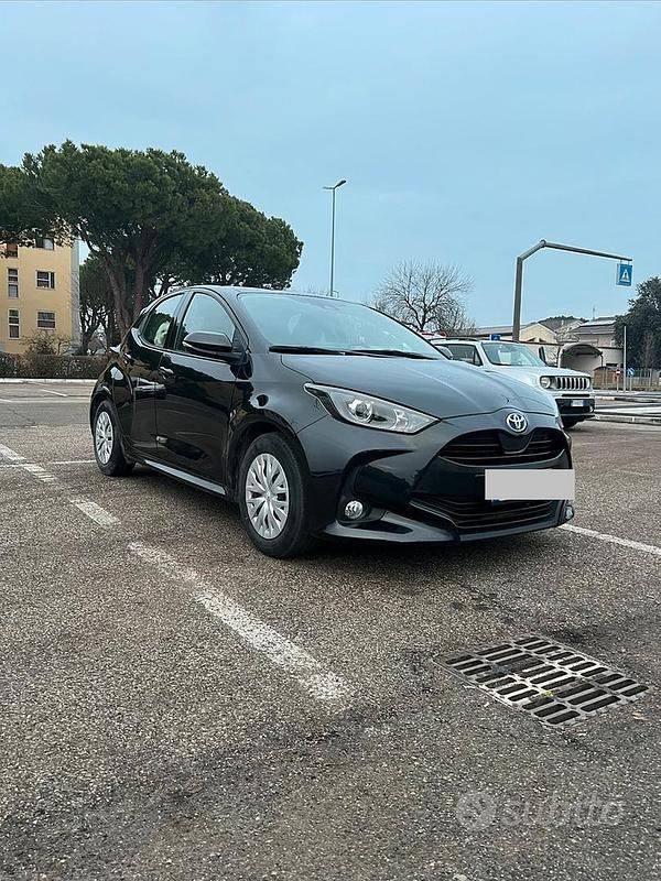 Usata Toyota Yaris Hybrid Active 116 CV (85 kW) 2022 Berlina