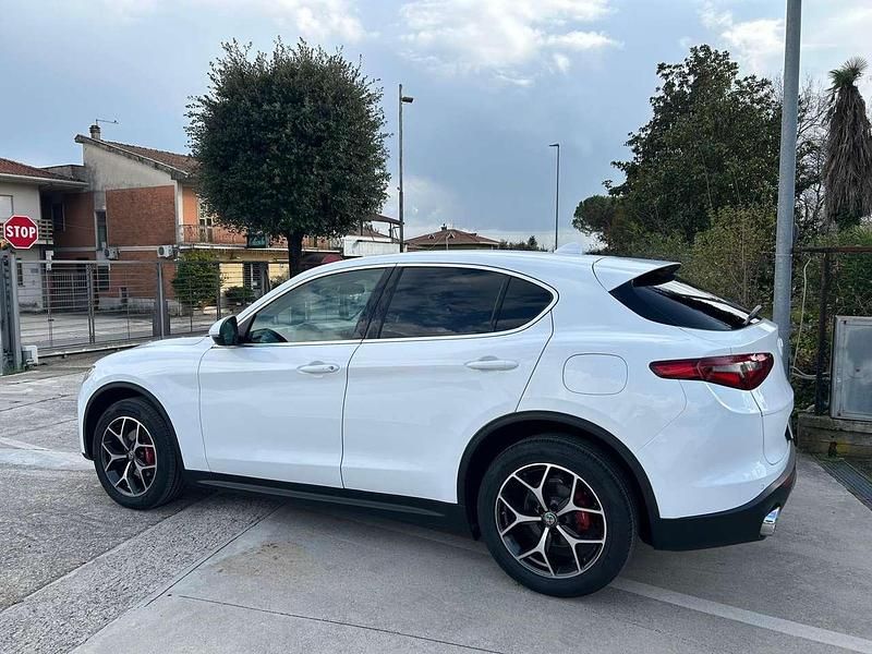 Usata Alfa Romeo Stelvio 209 CV (153 kW) 2019 Bianco SUV