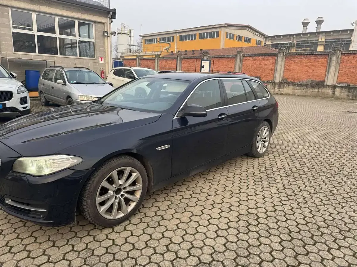 Usata BMW 520 Luxury Line 190 CV (139 kW) 2015 Nero Station wagon