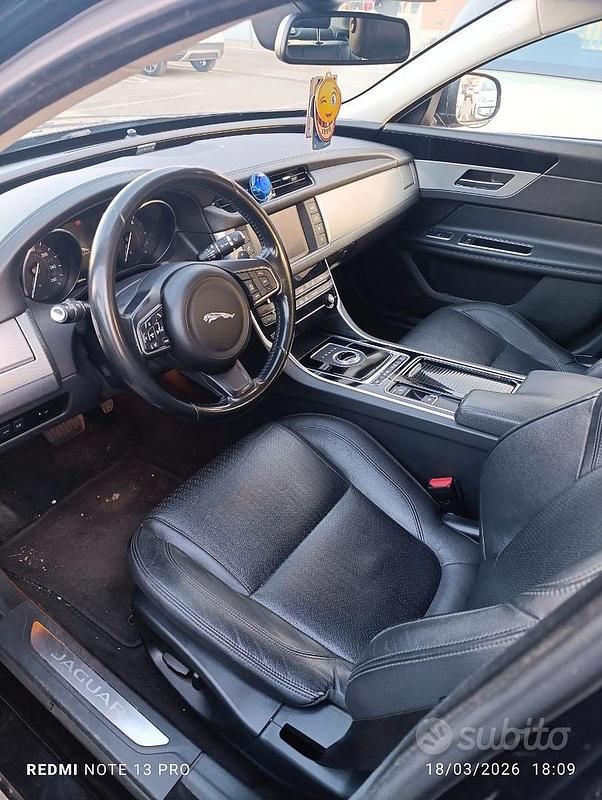 Usata Jaguar XF Prestige 180 CV (132 kW) 2017 Nero Berlina
