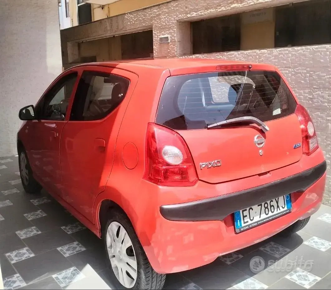 Usata Nissan Pixo 68 CV (50 kW) 2010 Rosso Utilitaria