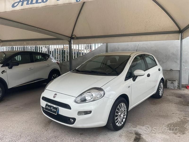 Usata Fiat Punto Street 77 CV (56 kW) 2014 Bianco Utilitaria