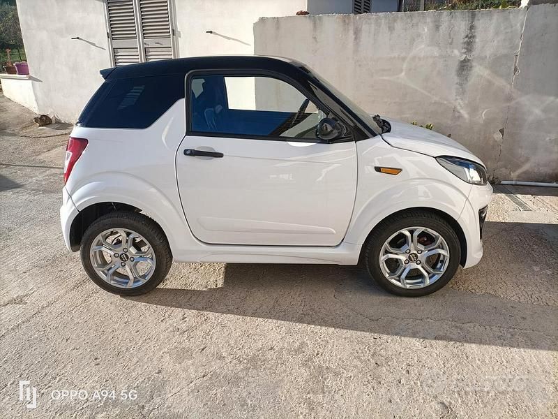 Bianco Usata 2023 Ligier JS50 Due volumi | 13.500 € (Cara) - Immagine 1/2