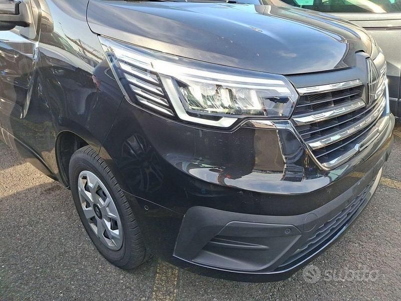 Usata Renault Trafic 150 CV (110 kW) 2024 Nero Monovolume