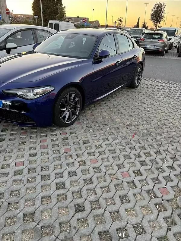 Usata Alfa Romeo Giulia 160 CV (117 kW) 2020 Blu Berlina