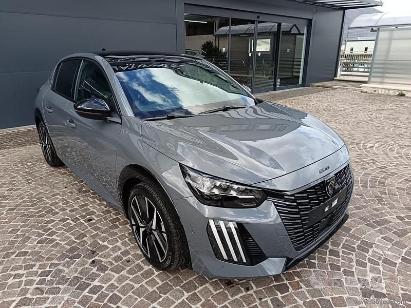 Usata Peugeot 208 GT 136 CV (100 kW) 2024 Grigio Utilitaria