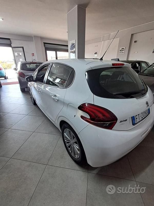 Usata Peugeot 208 Allure 82 CV (60 kW) 2018 Bianco Utilitaria
