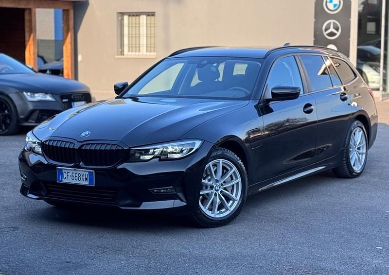 Usata BMW 330e Sport Line 184 CV (135 kW) 2021 Nero Station wagon