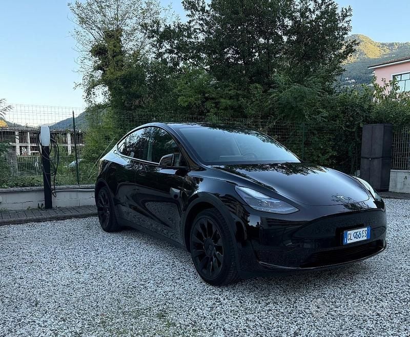 Nero Usata 2022 Tesla Model Y RWD SUV | 32.000 € (Buon prezzo) - Immagine 1/4