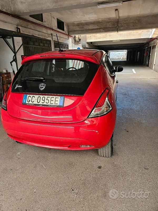 Usata Lancia Ypsilon Gold 60 CV (44 kW) 2020 Rosso Utilitaria