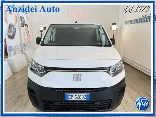 Usata Fiat Doblò 102 CV (75 kW) 2023 Bianco pastello Monovolume