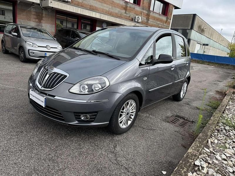 Grigio Usata 2012 Lancia Musa Monovolume | 6498 € (Cara) - Immagine 1/4