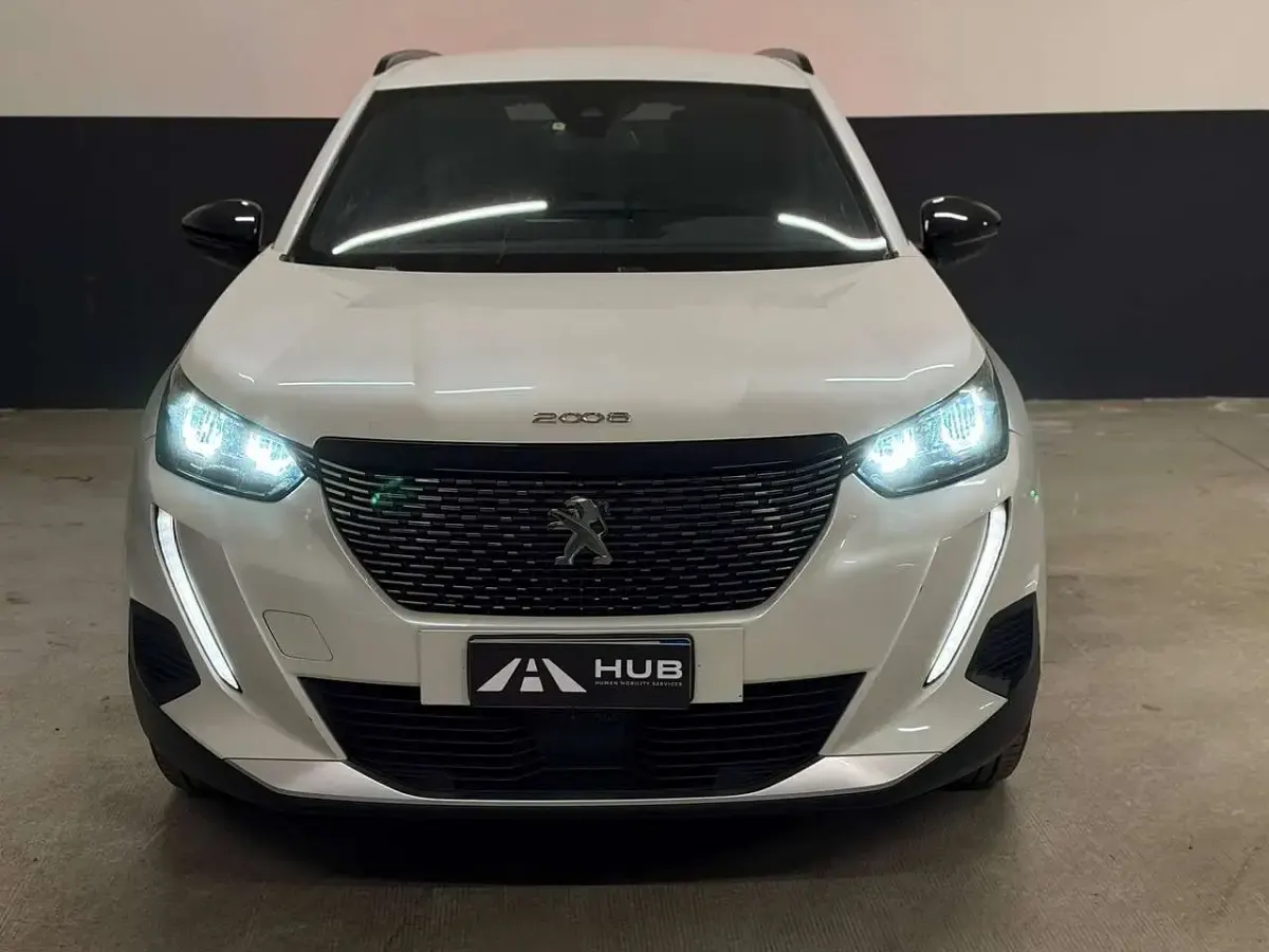 Usata Peugeot 2008 Allure 131 CV (96 kW) 2023 Bianco SUV