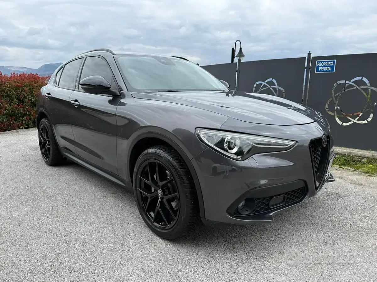 Usata Alfa Romeo Stelvio 179 CV (131 kW) 2017 Grigio SUV