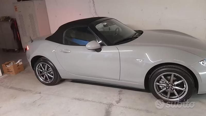 Usata Mazda MX5 132 CV (97 kW) 2025 Grigio Cabrio