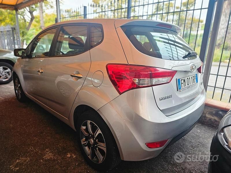 Usata Hyundai ix20 Comfort 90 CV (66 kW) 2017 Argento Utilitaria