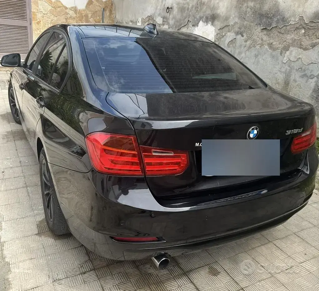Begagnad BMW 318 143 HK (105 kW) 2013 Svart Sedan