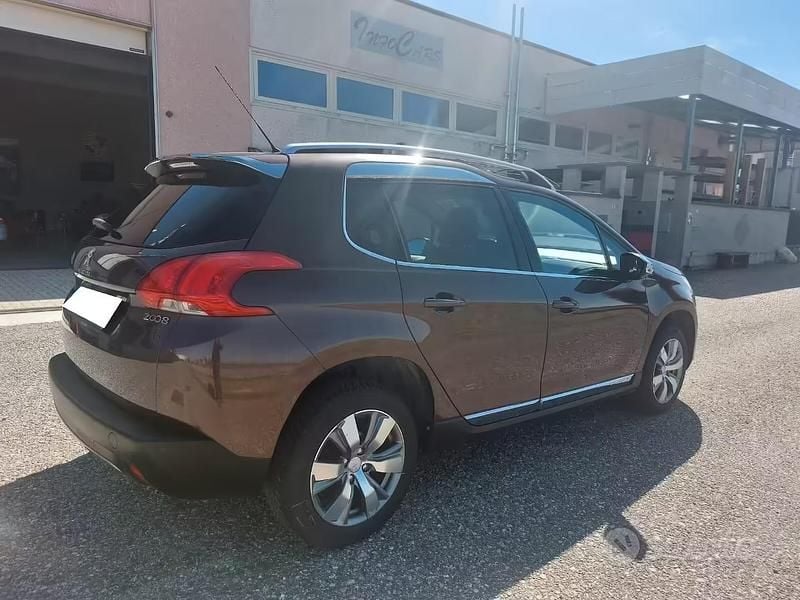 Usata Peugeot 2008 Allure 82 CV (60 kW) 2014 Marrone SUV