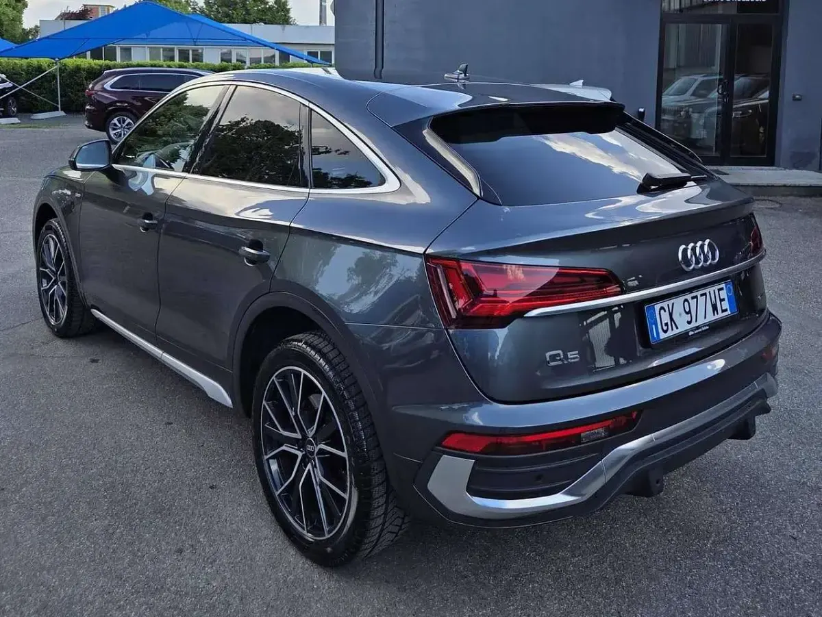 Usata Audi Q5 Sportback Ambiente 204 CV (150 kW) 2022 Grigio SUV