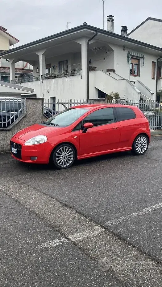 Usata Fiat Grande Punto 90 CV (66 kW) 2007 Rosso Utilitaria