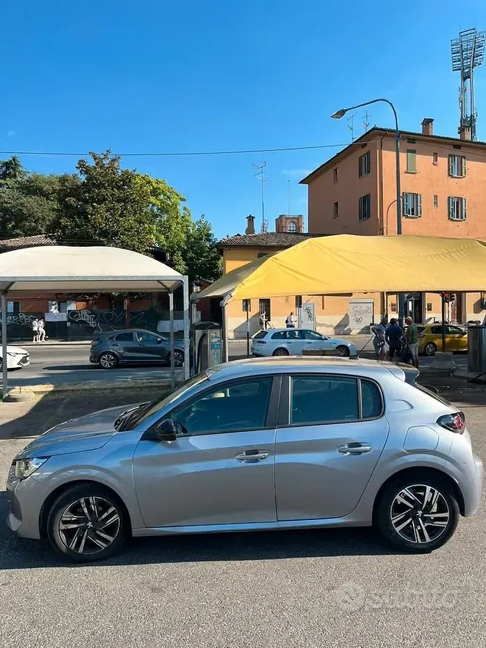 Usata Peugeot 208 Active 75 CV (55 kW) 2023 Grigio Utilitaria