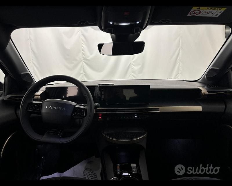 Usata Lancia Ypsilon 110 CV (80 kW) 2025 Nero Utilitaria