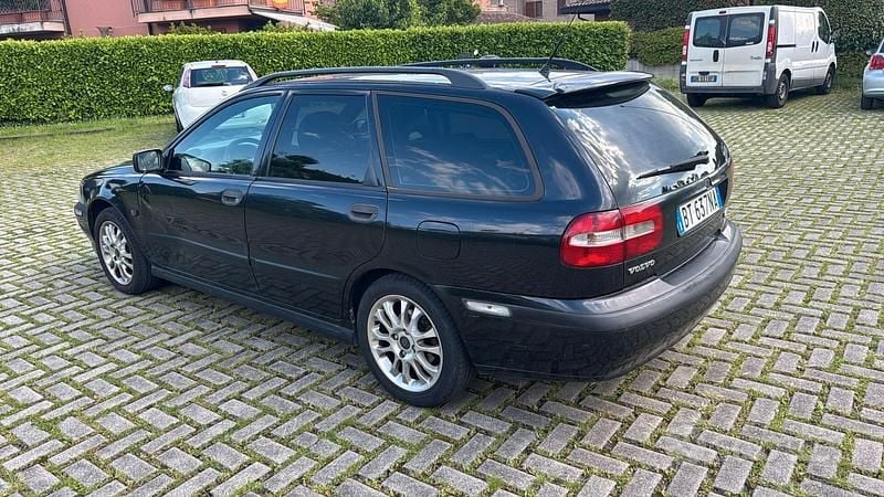 Usata Volvo V40 122 CV (89 kW) 2001 Nero Station wagon