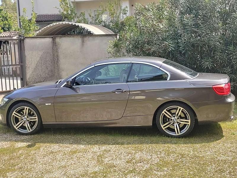Usata BMW 330 Cabriolet 245 CV (180 kW) 2010 Cabrio