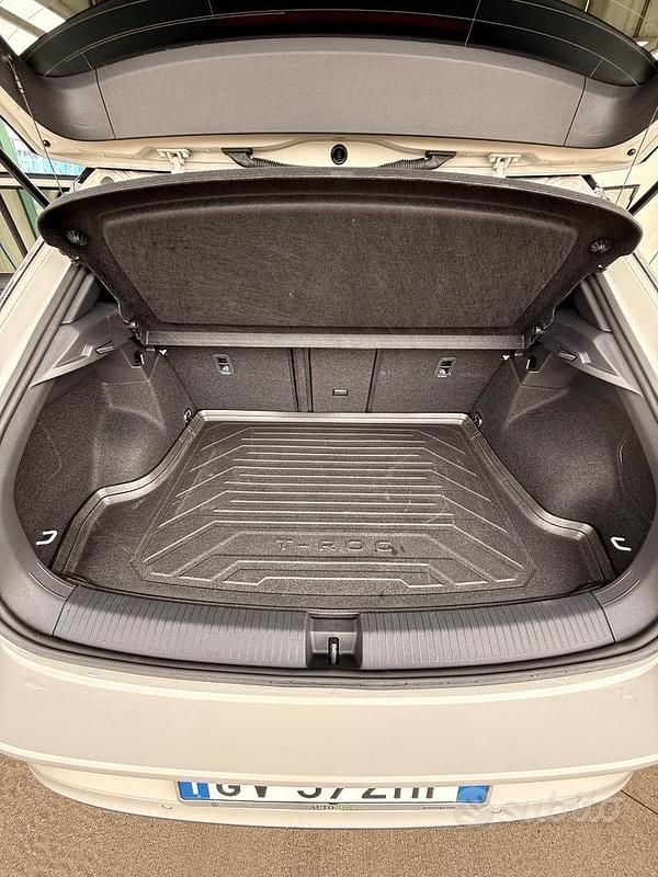 Usata VW T-Roc R-line 150 CV (110 kW) 2024 SUV