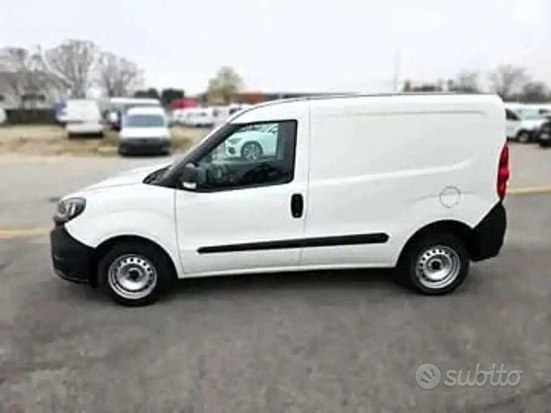 Usata Fiat Doblò Business 95 CV (69 kW) 2021 Bianco Monovolume